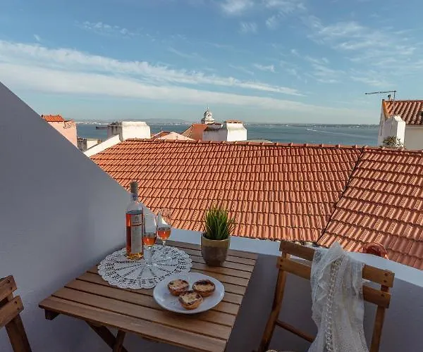 On/set Alfama - Cinema شقة Lisboa